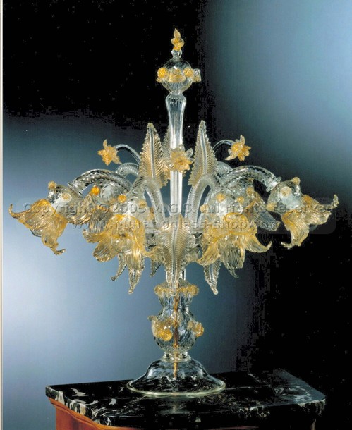 Flaming Cuadro, Mesa de candelabros de cristal de oro decorada.