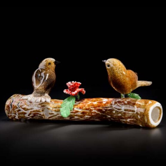 gorrión, Pajaritos en tronco con flor