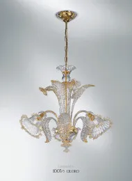 Araña de cristal con decoración de oro en seis luces