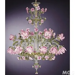 Lámpara con las flores de color rosa en el vidrio pegar a los dieciocho luces