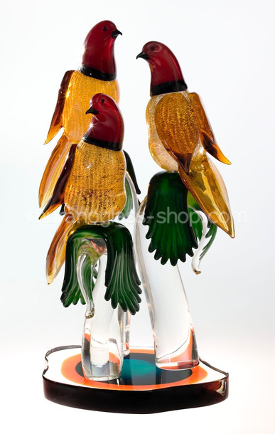 Pájaros en base coloreada, Pájaros pintados en la base de color oro