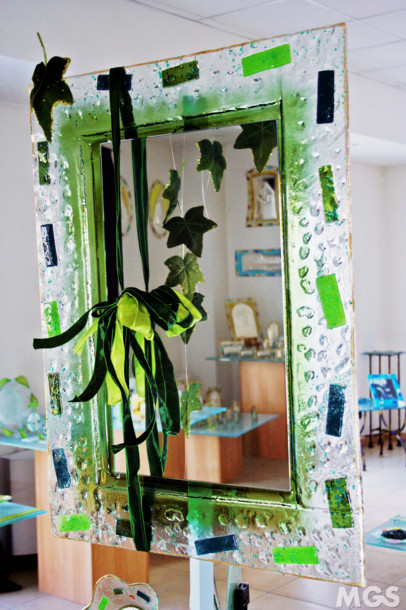 espejo de color, Espejo moderno de vidrio coloreado en verde