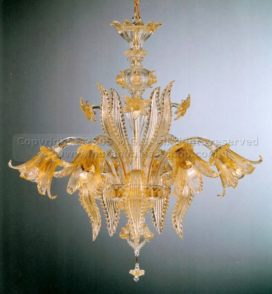 Araña de la Serie 400, Lampadario in cristallo con decoro oro 24 carati a sei luci.