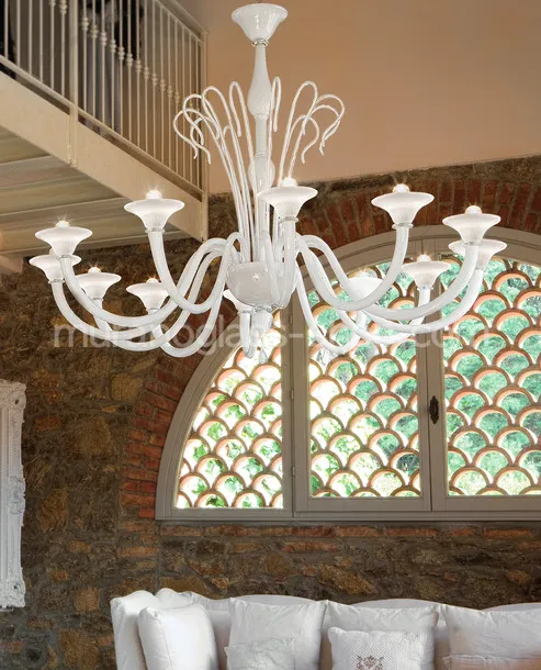Araña Koons, Araña de luces a las doce en la leche blanca