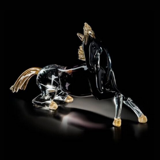 Caballo sentado, Caballo sentado en cristal degradado negro y oro de 24 quilates