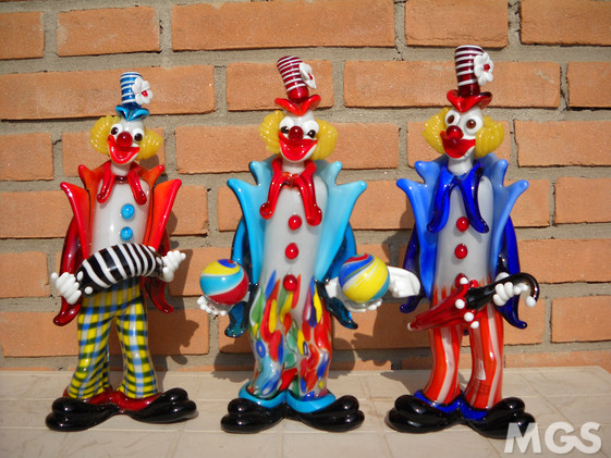 Payaso con el instrumento, Payaso con chaqueta e instrumento musical