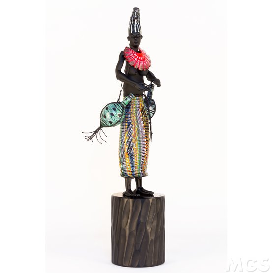 Masai, Masai mujer con ánforas