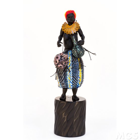 Masai, Masai mujer con ánforas