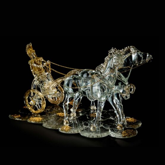 carro con caballos, Carroza de cristal y oro de 24 quilates con caballos en la base