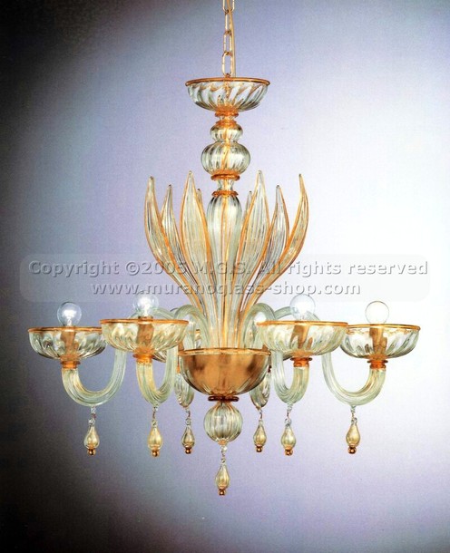 Araña de la serie 445, Lampadario classico decorato oro ed ambra.