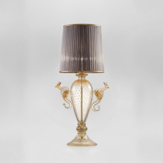 Lámpara de mesa Aegon, Lámpara de mesa en cristal y oro con decoración dorada