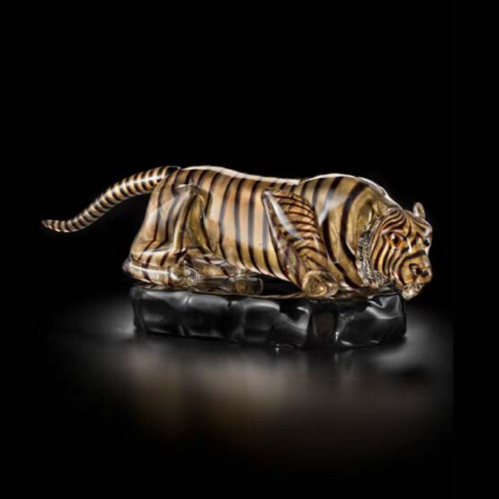 Tigre, Tigre en oro de 24k sobre una base negra