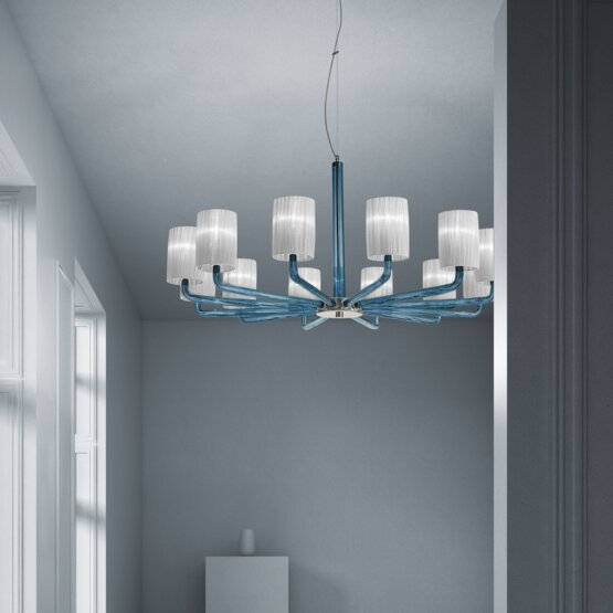 Can Can Chandelier, Araña de cristal azul con pantallas en color blanco