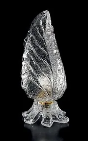 lámpara de mesa de cristal en el rocío