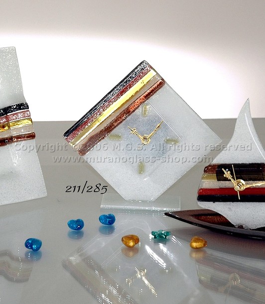 Líneas de reloj, Blanco cristal del reloj, decorado con franjas de colores