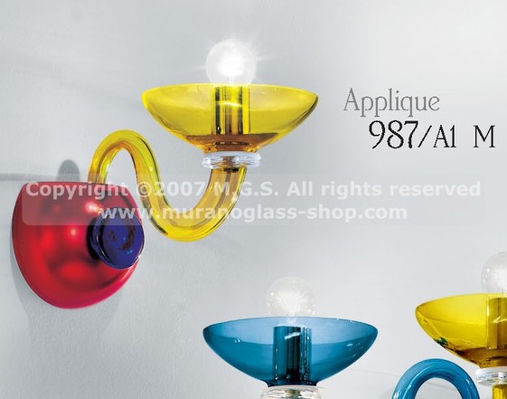 Applique 987, Applique una luz multicolor