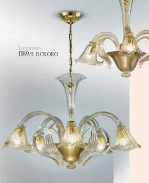 Araña de cristal de seis luces con la decoración de oro