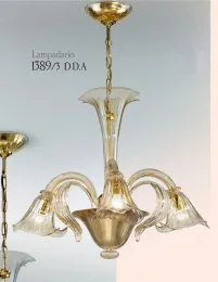 Araña de cristal con tres luces con la decoración de ámbar
